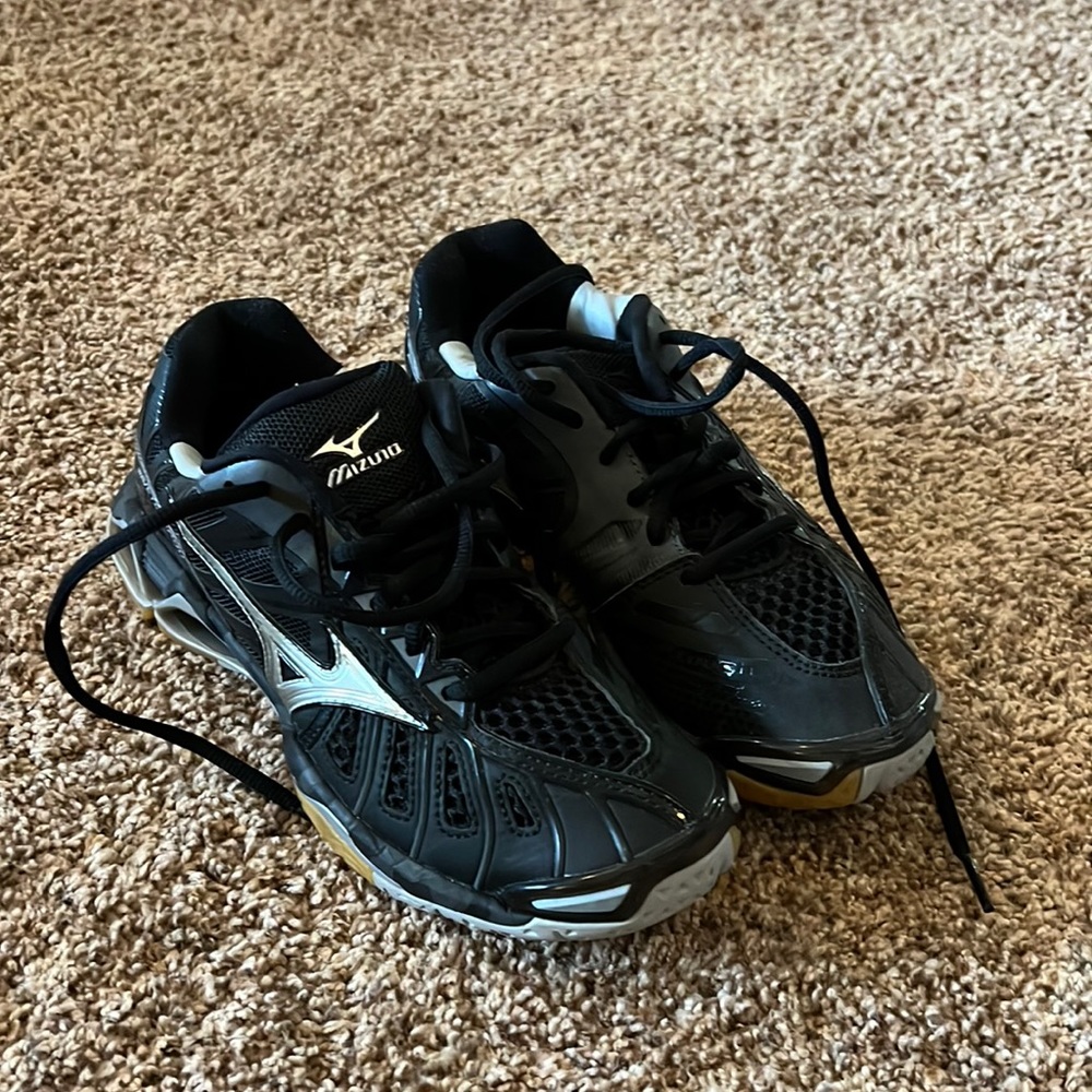Mizuno Black and Silver Women's Sneakers